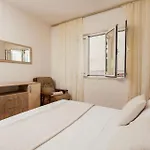 Apartment Dado Lumbarda