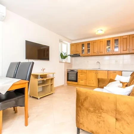 Dado Apartment