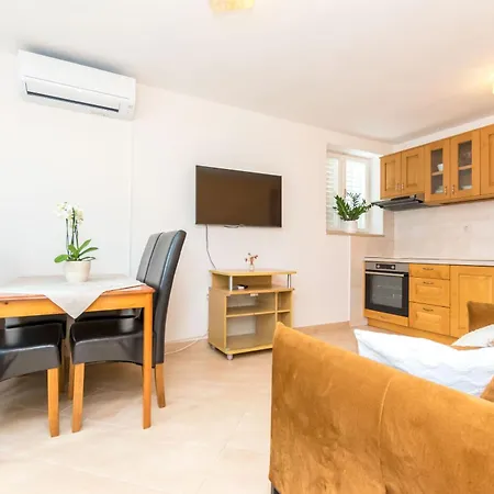 Apartment Dado